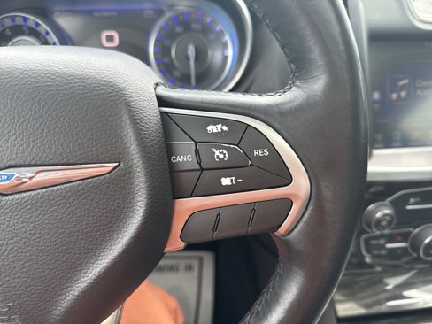Used 2015 Chrysler 300 Limited image 16