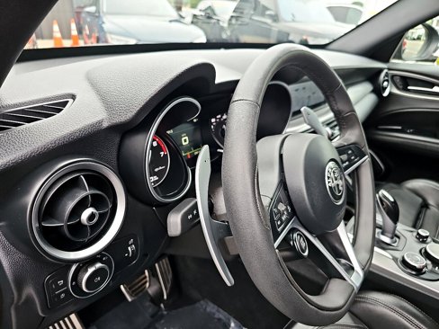 Used 2018 Alfa Romeo Stelvio Ti Sport image 33