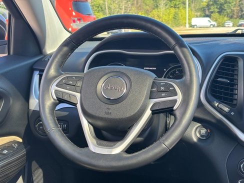 Used 2015 Jeep Cherokee Limited image 15