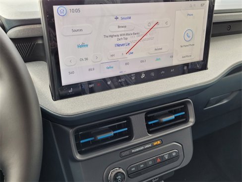 New 2025 Ford Maverick XLT w/ XLT Luxury Package image 17