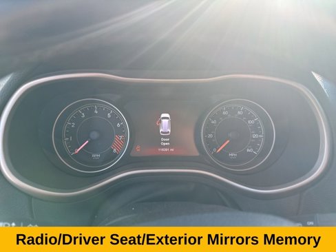Used 2015 Jeep Cherokee Limited w/ Luxury Group image 15