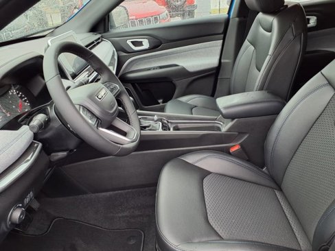 New 2025 Jeep Compass Latitude image 8