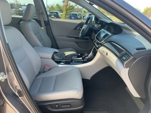 Used 2017 Honda Accord EX-L image 11