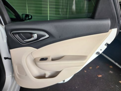 Used 2017 Chrysler 200 Limited Platinum image 37