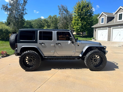 Used 2013 Jeep Wrangler Unlimited Sahara w/ Dual Top Group image 7