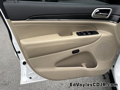 Used 2019 Jeep Grand Cherokee Limited image 17