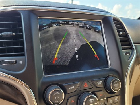 Used 2018 Jeep Grand Cherokee Laredo image 34