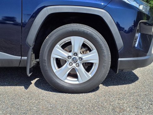 Used 2019 Toyota RAV4 XLE image 4