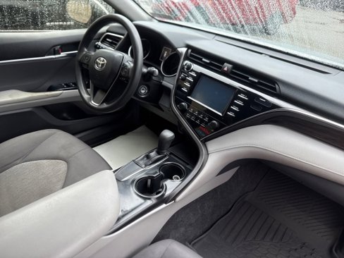 Used 2018 Toyota Camry LE image 14