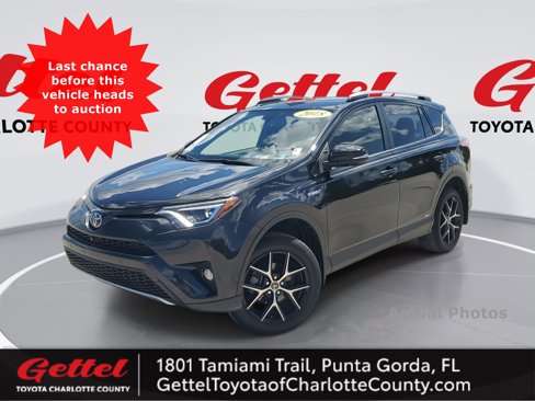 Used 2018 Toyota RAV4 SE image 1