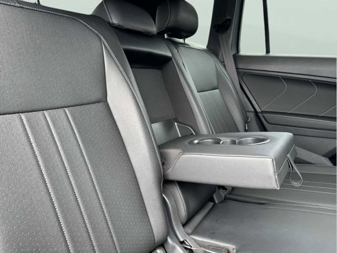Certified 2022 Volkswagen Tiguan SE R-Line image 41