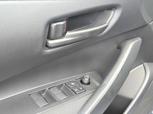 Used 2025 Toyota Corolla LE image 19