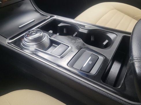 Used 2020 Ford Edge SE image 26