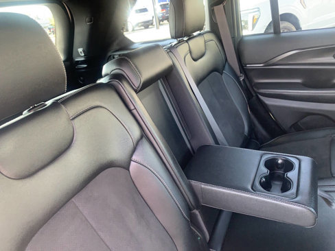 Used 2024 Jeep Grand Cherokee Altitude image 29