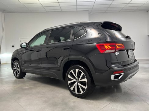 Used 2024 Volkswagen Taos SE image 5