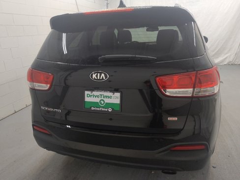 Used 2017 Kia Sorento LX w/ LX Convenience Package image 7