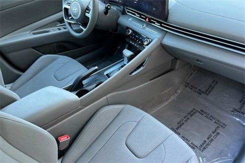 Used 2024 Hyundai Elantra SEL image 16