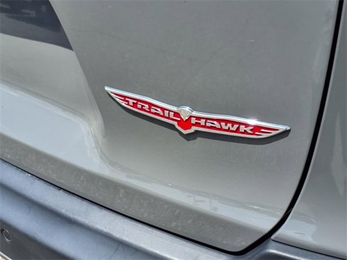 Used 2019 Jeep Cherokee Trailhawk w/ Cold Weather Group image 12