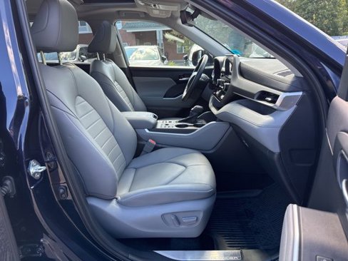 Used 2024 Toyota Highlander XLE image 19