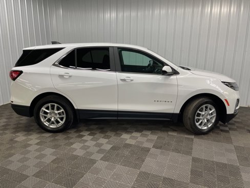Used 2022 Chevrolet Equinox LT image 2
