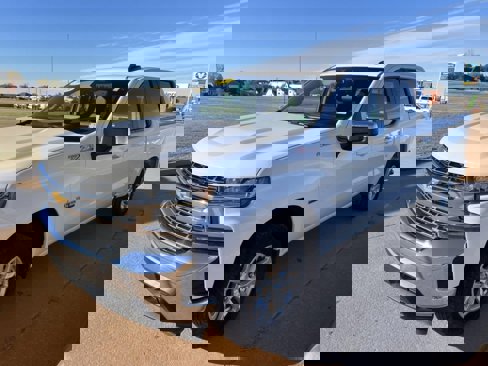 Used 2019 Chevrolet Silverado 1500 LT w/ Texas Edition image 7