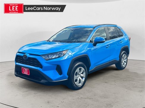 Used 2021 Toyota RAV4 LE image 1
