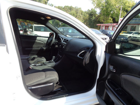 Used 2013 Dodge Avenger SE image 17