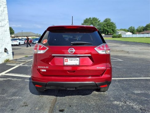 Used 2016 Nissan Rogue SV image 4