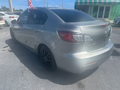 Used 2013 MAZDA MAZDA3 i SV image 3