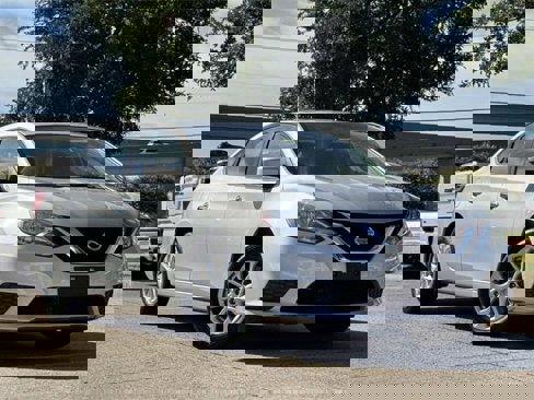 Used 2017 Nissan Sentra SV image 2