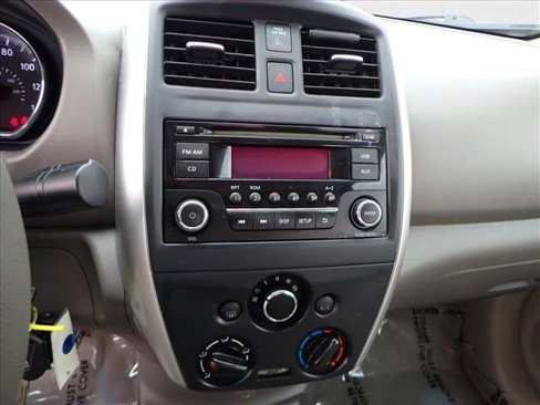 Used 2015 Nissan Versa SV image 14