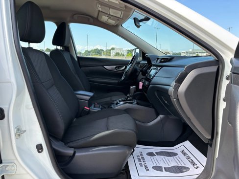 Used 2018 Nissan Rogue S image 19