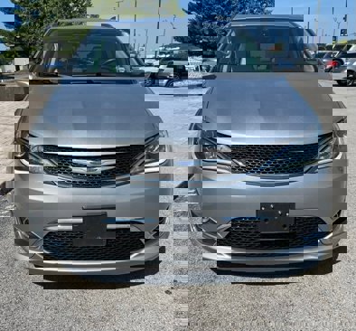 Certified 2019 Chrysler Pacifica Limited image 4
