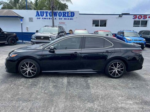 Used 2022 Toyota Camry SE image 5