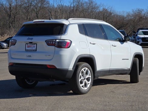 New 2025 Jeep Compass Latitude image 12