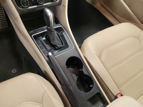 Used 2018 Volkswagen Passat 2.0T R-Line image 26