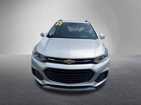 Used 2022 Chevrolet Trax LT w/ Premium Seat Package image 9