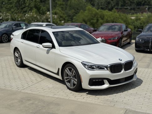 Used 2018 BMW 750i image 9
