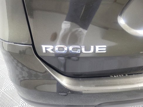 Used 2016 Nissan Rogue SV w/ SV Moonroof Package image 11