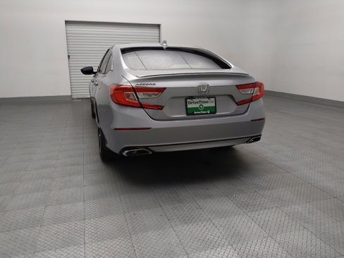 Used 2018 Honda Accord Sport image 6
