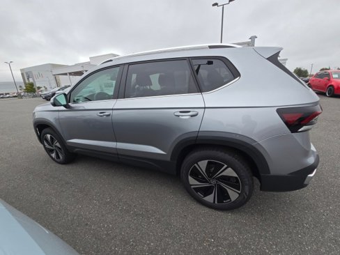 New 2025 Volkswagen Taos SE image 7