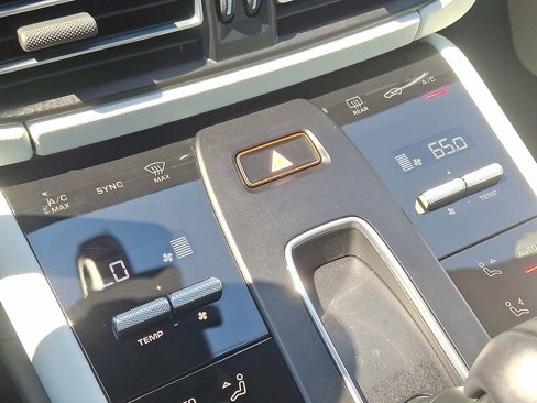 Certified 2024 Porsche Macan Turbo image 18