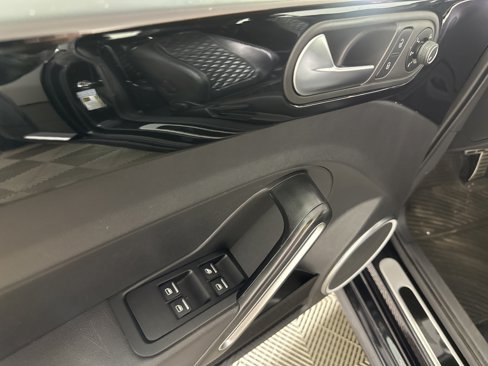 Used 2019 Volkswagen Beetle 2.0T image 11