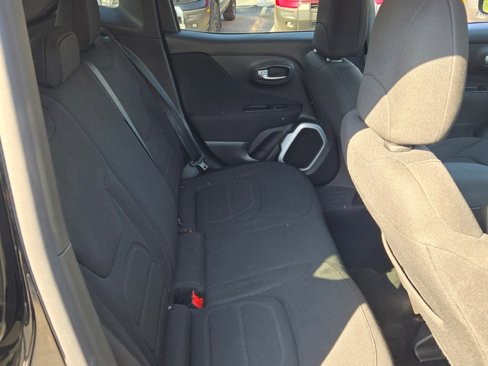 Used 2018 Jeep Renegade Latitude image 8