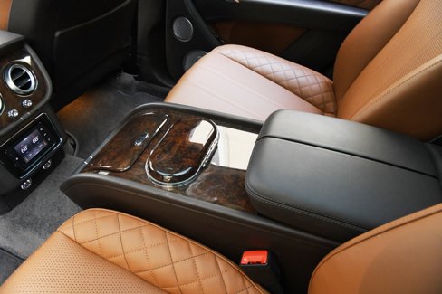 Used 2017 Bentley Bentayga image 20
