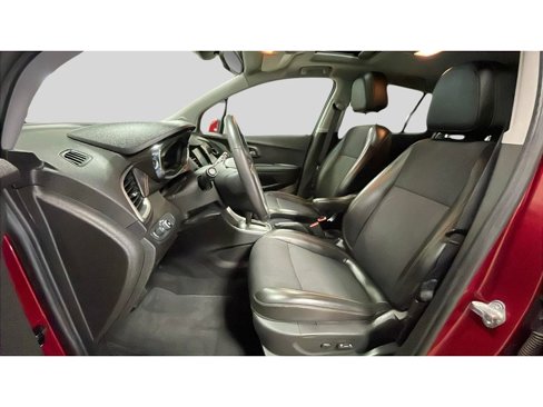 Used 2020 Chevrolet Trax LT w/ Sun & Sound Package image 11