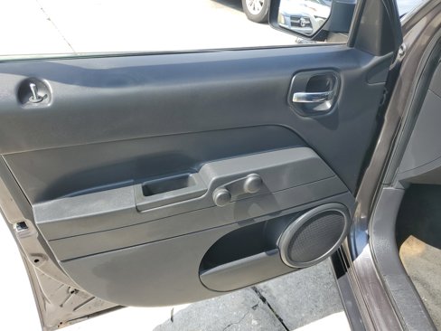Used 2014 Jeep Patriot Sport image 11