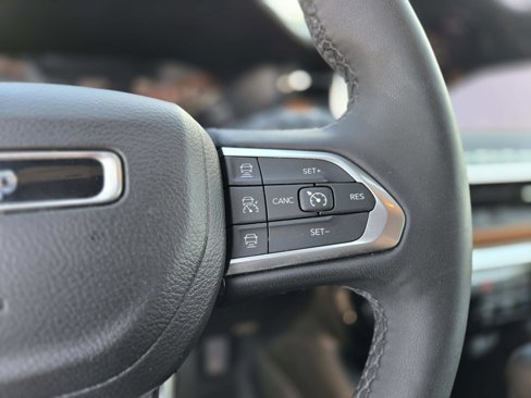 Used 2024 Jeep Compass Limited image 22