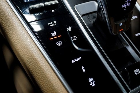 Used 2018 Porsche Panamera image 27
