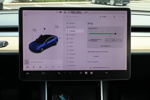 Used 2018 Tesla Model 3 Long Range image 26